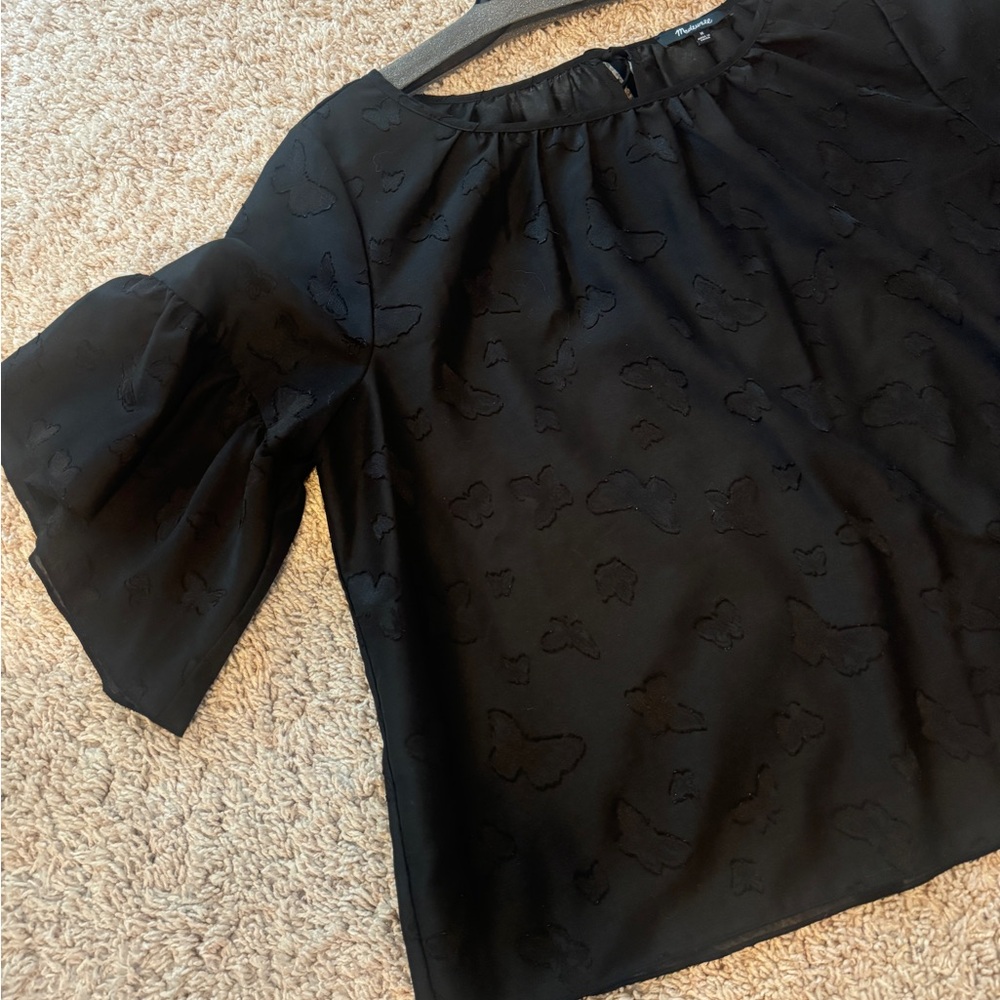 Madewell Black Butterfly Print
Jacquard Ruffle Blouse Size M - Picture 8 of 12